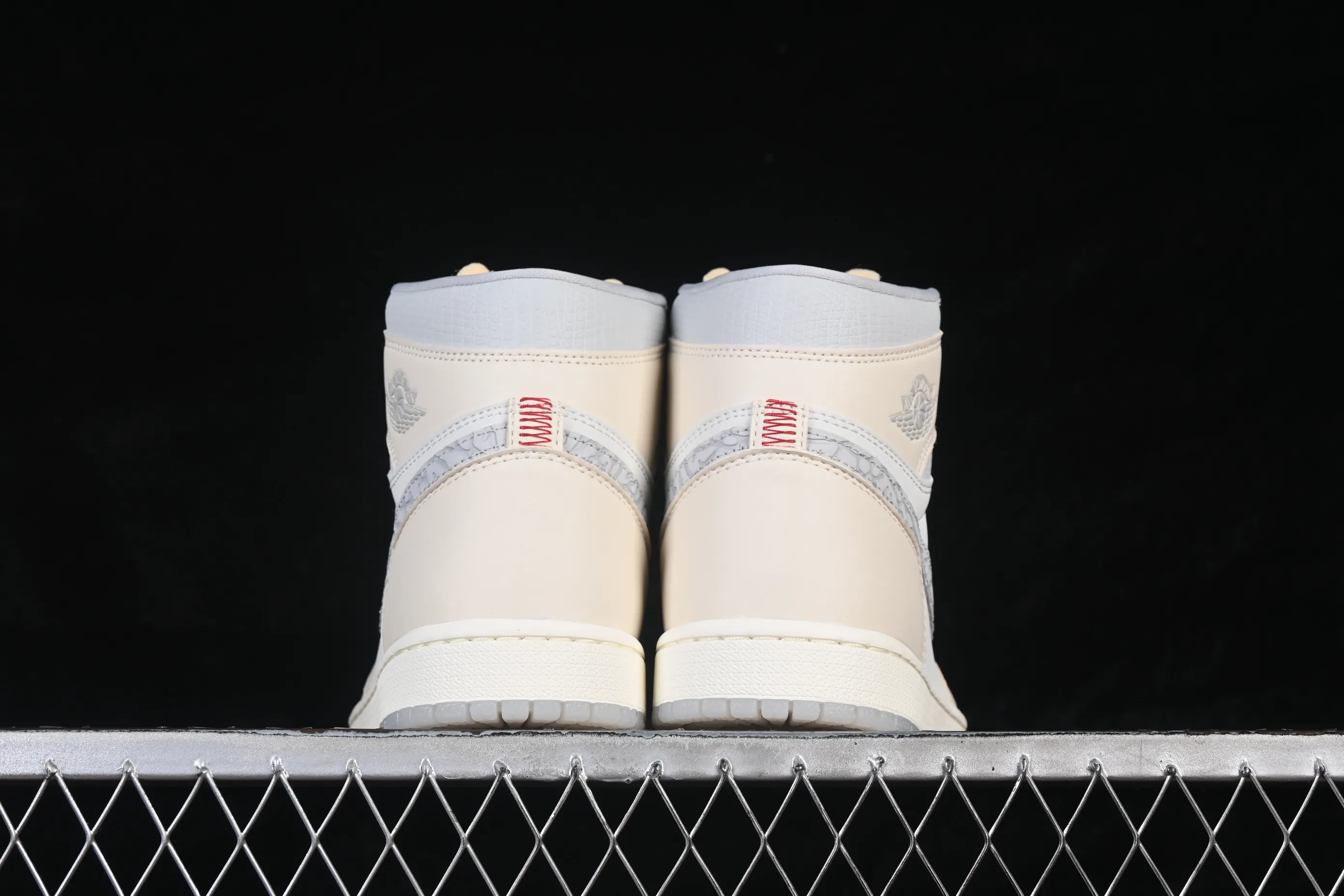 All categories Air Jordan Jordan series basketball shoes Air Jordan 1 High Air Jordan 1 High OG AJ1 Joe 1 ivory white high-top basketball shoes IH4363-100
